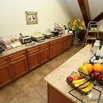 Crossroads Inn & Suites 