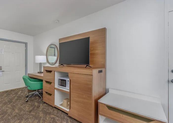 Crossroads Inn & Suites